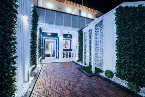Eine Fassade oder ein Eingang zu HOSTAL LUXURY NIT I DIA