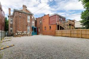 an empty parking lot in front of a brick building at G2 CENTRAL LOCATION museums FREE PARKING in Richmond