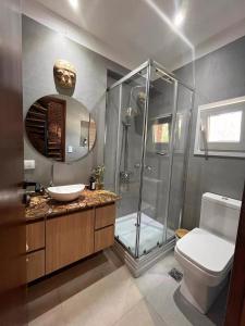 a bathroom with a shower and a sink and a toilet at Impecable casa en Pinamar in Pinamar