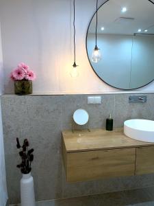 A bathroom at FEWO Studio7