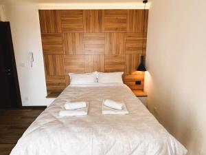 Postel nebo postele na pokoji v ubytování Beli Lotus apartman Borovi