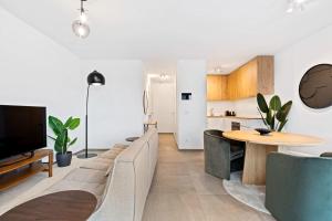 A kitchen or kitchenette at Luxurious 1-BR Apt in Gasperich, Luxembourg
