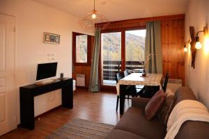 Televízia a/alebo spoločenská miestnosť v ubytovaní Residence La Combe D Or - Appartement en résidence de standing MAE-2064