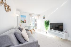 TV a/nebo společenská místnost v ubytování St.Roch : vue mer, parking, clim