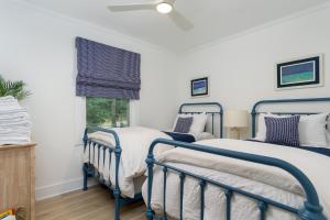 Voodi või voodid majutusasutuse Cottontail Cottage Pet-friendly, Fire Pit & 10 Min. to Downtown AVL! toas