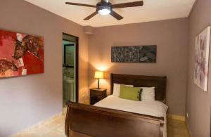 Tempat tidur dalam kamar di Casa SouthBeach 9 on Jaco Beach