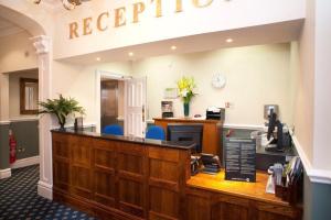 Lobbyn eller receptionsområdet på The Swan Hotel Wetherspoon