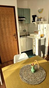 Kuchyňa alebo kuchynka v ubytovaní Viktorija Apartments