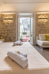 a bedroom with two beds with towels on them at Terrazza Dei Sogni in Ragusa