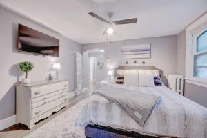 a bedroom with a bed and a ceiling fan at Trendy Getaway: Pet-Friendly + 5 Min to Downtown in Milwaukee
