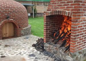 a brick oven with a fire inside of it at Finca Marix, Villa del Carbón in Villa del Carbón
