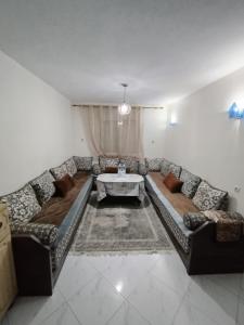 Ein Sitzbereich in der Unterkunft appartement plage Bouznika