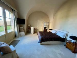 A television and/or entertainment centre at Casina Fontana Bed & Breakfast