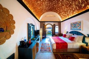 Postel nebo postele na pokoji v ubytování Sonesta Nouba Hotel Aswan + 37 fotografií