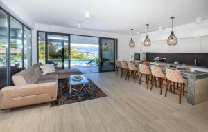 Bazén v ubytování Villa Delux View nebo v jeho okolí