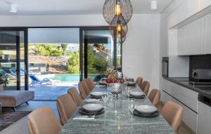 Bazén v ubytování Villa Delux View nebo v jeho okolí