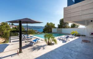 Bazén v ubytování Villa Delux View nebo v jeho okolí