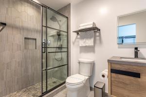 a bathroom with a toilet and a glass shower at Hotel Koxie in Los Angeles