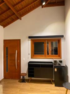 a kitchen with a dishwasher and a wooden door at Apartamento Avenida in Camanducaia