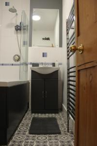 Ένα μπάνιο στο St James 3 bedroom House in Tunbridge Wells +26 φωτογραφίες