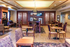 a restaurant with tables and chairs and a bar at Hampton Inn Easton in Easton