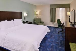 Voodi või voodid majutusasutuse Hampton Inn Eugene toas