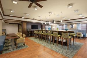 A restaurant or other place to eat at Hampton Inn Franklin