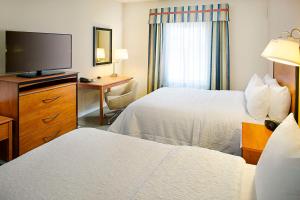 Postel nebo postele na pokoji v ubytování Hampton Inn & Suites - Mansfield