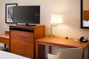 TV a/nebo společenská místnost v ubytování Hampton Inn & Suites - Mansfield