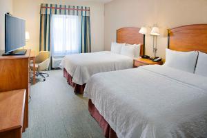 Postel nebo postele na pokoji v ubytování Hampton Inn & Suites - Mansfield