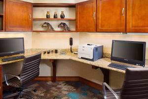 Kuchyň nebo kuchyňský kout v ubytování Hampton Inn & Suites - Mansfield
