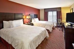 Postel nebo postele na pokoji v ubytování Hampton Inn Ft Wayne + 5 fotografií