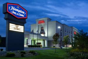 a sign for a hampton inn and suites at Hampton Inn & Suites Grove City in Grove City