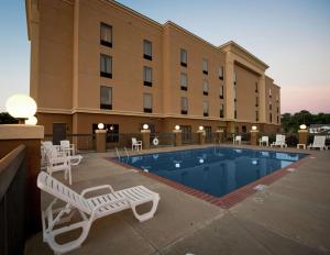 The swimming pool at or close to Hampton Inn Yazoo City