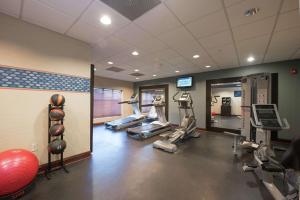 The fitness centre and/or fitness facilities at Hampton Inn Yazoo City