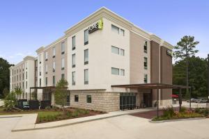 an office building with a hotel sign on it at Home2 Suites by Hilton Ridgeland in Ridgeland