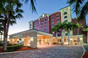 uma representação das suites da estalagem Hampton Anaheim em Embassy Suites Fort Myers - Estero em Estero