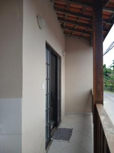 an open door to a building with a porch at Apto bem equipado, com 2 quartos acomoda até 6 pessoas confortavelmente in Ubatuba