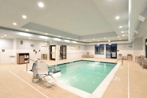 a swimming pool in a large room with at Hampton Inn & Suites Menomonie-UW Stout in Menomonie