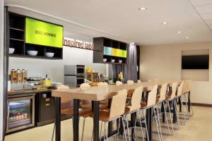 Home2 Suites By Hilton Elko的厨房或小厨房