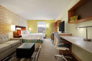 Home2 Suites By Hilton Elko的休息区