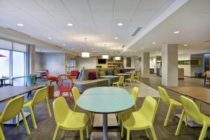 A restaurant or other place to eat at Home2 Suites by Hilton Queensbury Lake George