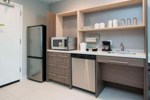 Home2 Suites By Hilton Jackson Flowood Airport Area的厨房或小厨房