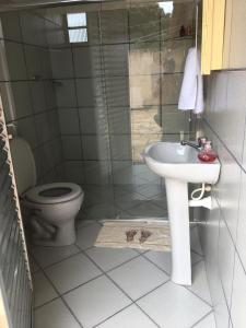 a bathroom with a sink and a toilet at Casa De Benedictis Rio de Contas in Rio de Contas +17 photos