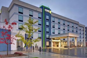 an office building with a hotel at Home2 Suites By Hilton Springdale in Springdale