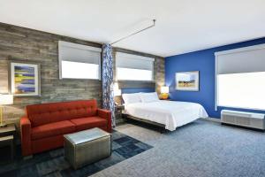 Home2 Suites Houston Westchase客房内的一张或多张床位