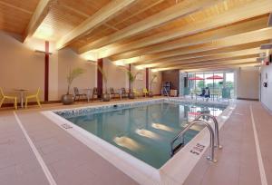 Bazén v ubytování Home2 Suites By Hilton Hagerstown nebo v jeho okolí