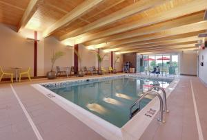 a swimming pool in a hotel room with at Home2 Suites By Hilton Hagerstown in Hagerstown