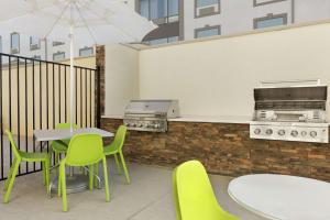 Köök või kööginurk majutusasutuses Home2 Suites By Hilton Houston-Pearland, Tx
