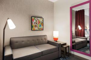 Istumisnurk majutusasutuses Home2 Suites By Hilton Houston-Pearland, Tx